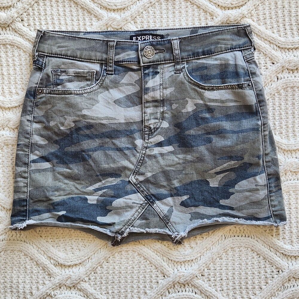 Vintage Express Green Camouflage Raw Hem Denim Ultra Mini Skirt Size 00